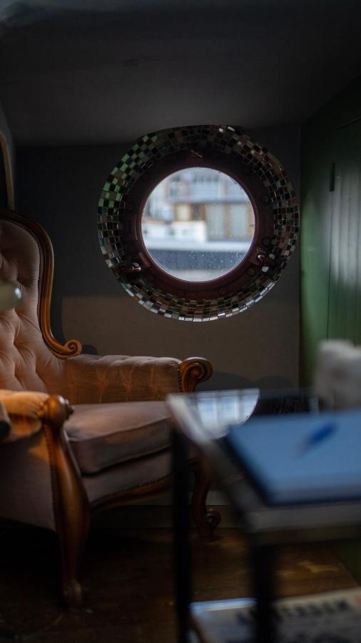 Amsterdam Center - Houseboat B&B By Captain Ricard Exterior photo